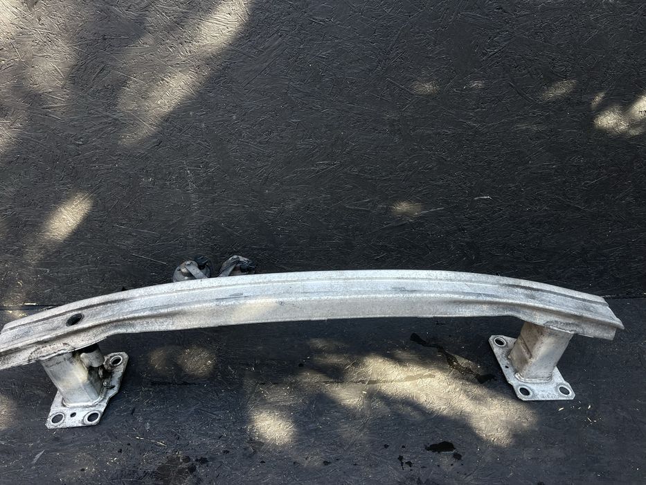 Підсилювач переднього бамперу Рено Меган3 Уселитель бампера Megan3