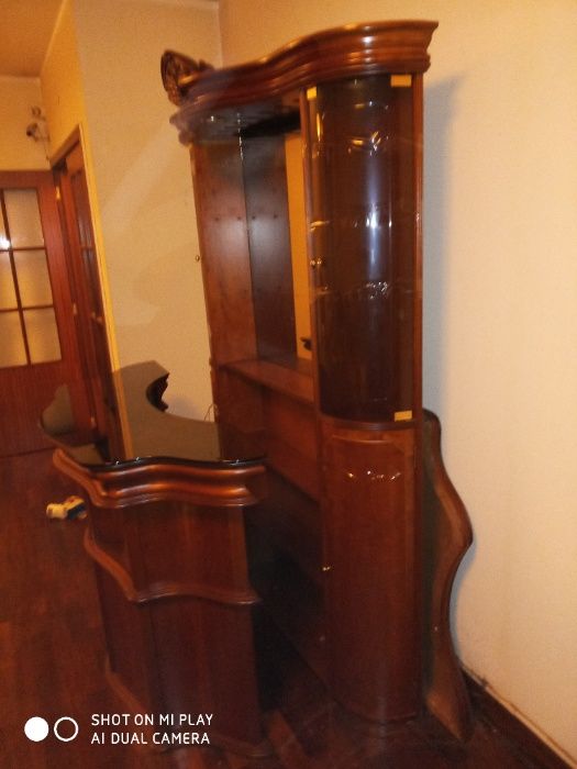 Bar para casa como novo todo eletrificado com inumeras prateleiras