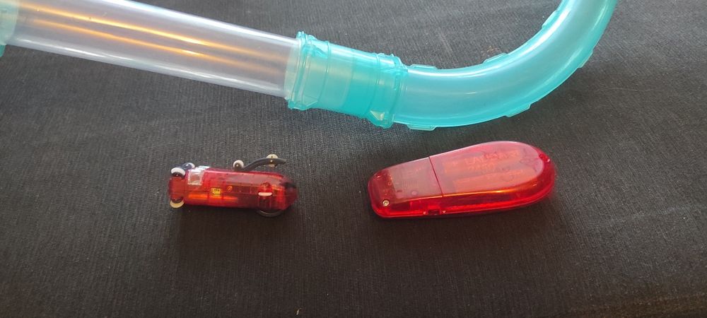 Машинка в трубі на пульті