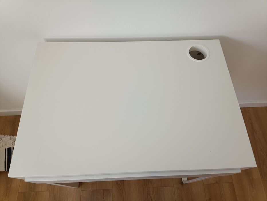 Secretária IKEA em bom estado