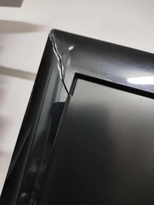 Televisão 22 polegadas e suporte parede