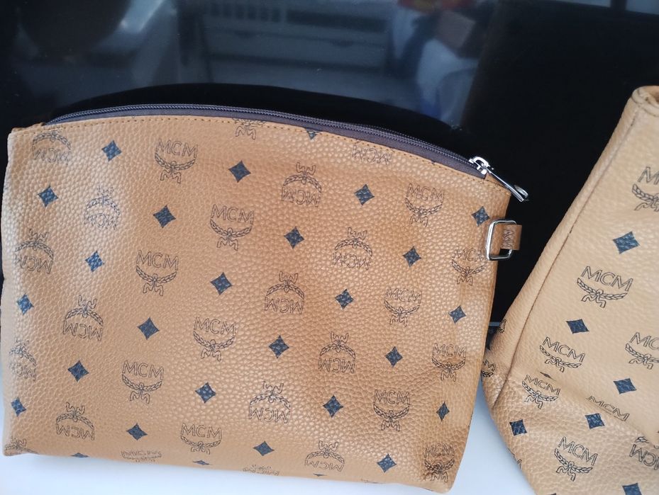 Koniakowa torebka MCM + kosmetyczka