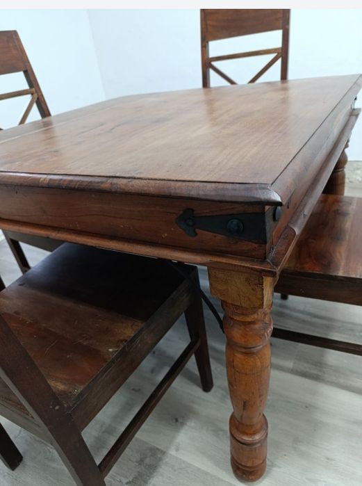 Mesa, de madeira maciça, rústica, tropical com 4 cadeiras