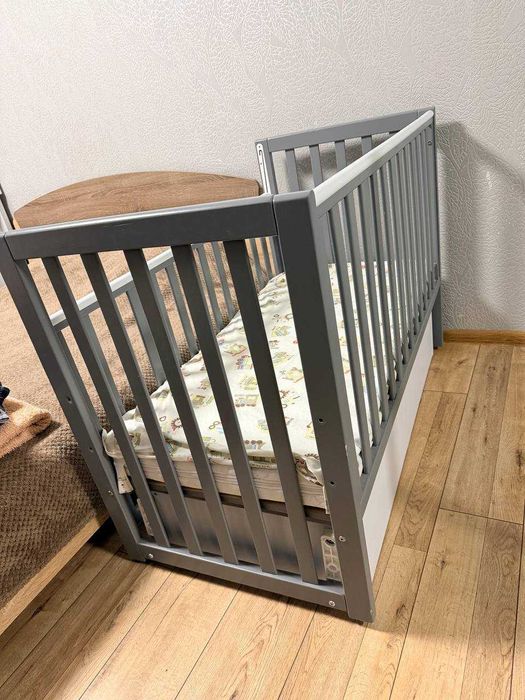 Продам дитяче ліжечко та комод Veres