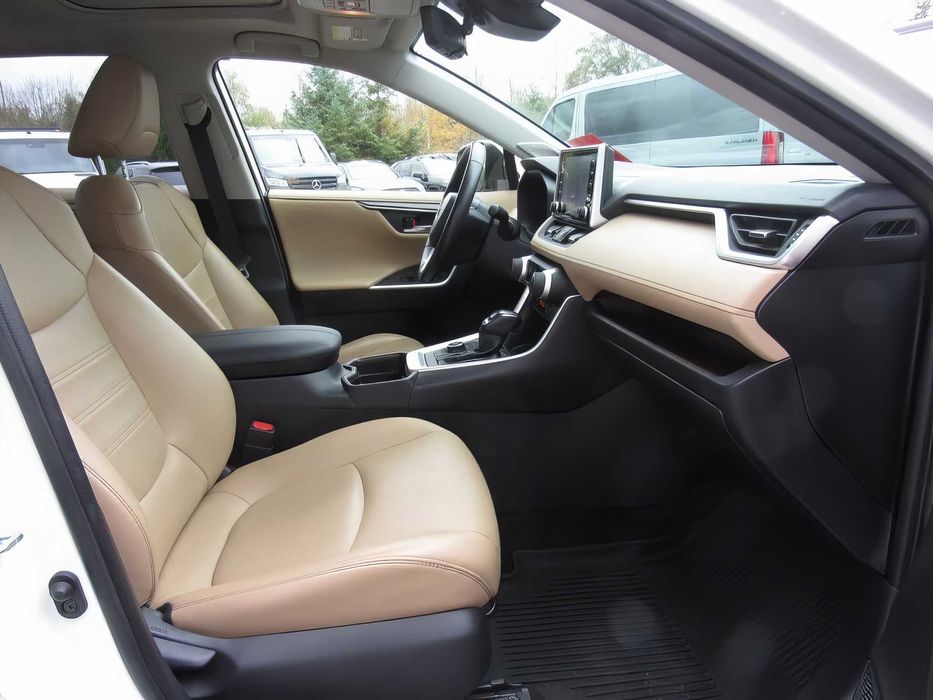 Toyota RAV4      2020