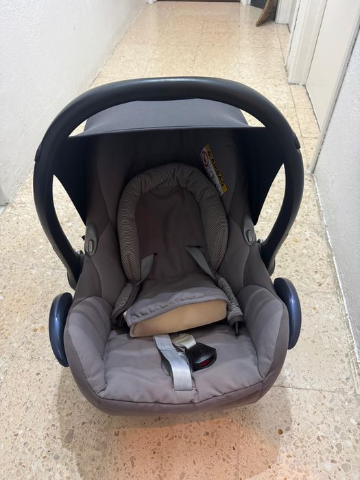 ovo Maxi-Cosi CabrioFix + Carrinho Quinny Zapp Xtra 2 + Adaptadores