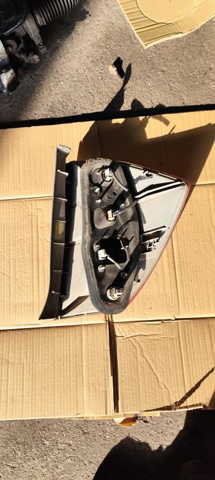 Honda FR-V 2004r. Lampa tył prawa lewa