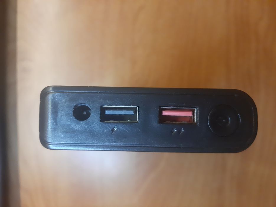 Корпус повербанка з аккумуляторами 18650 та виходом 9v-12v