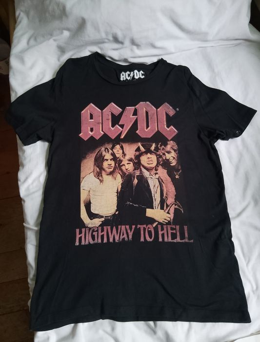 Мерч Guns n roses, Nirvana, AC/DC
