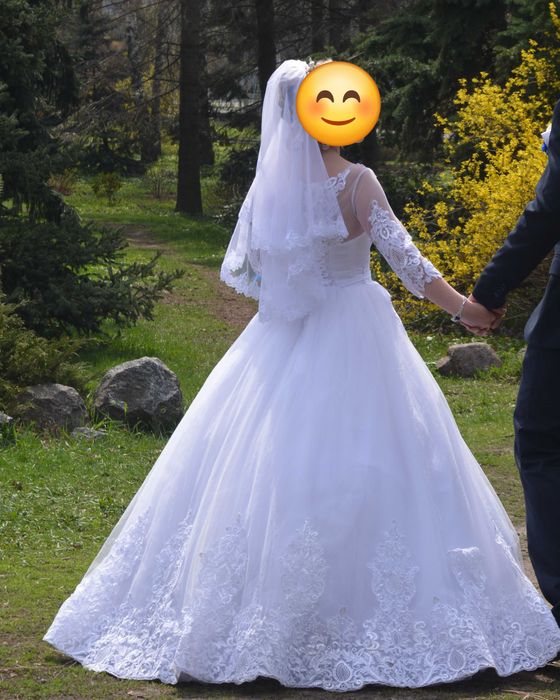 Весільна сукня.)