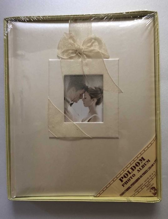 Продам весільні фотоальбоми 5 шт., нові, гарні, дешево.