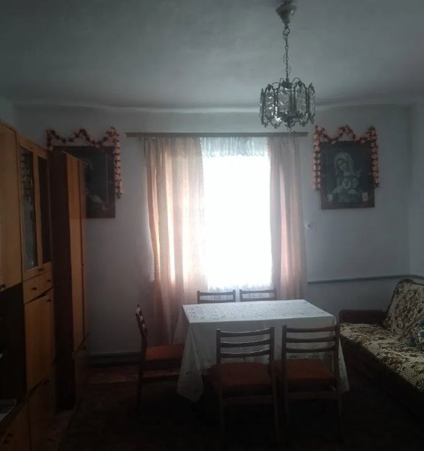 Продаж будинку з земельною ділянкою.