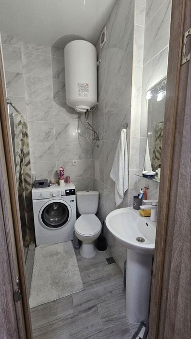 Сдам длительно студию с ремонто и мебелью