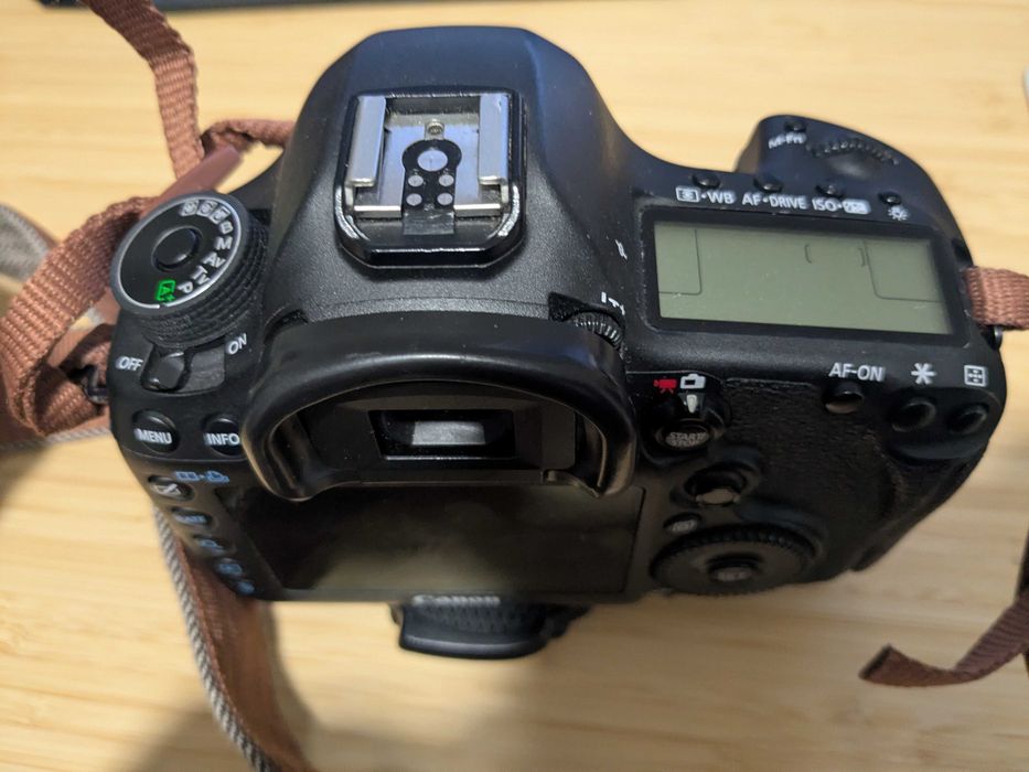 Kit Canon 5D mark III + EF 24 - 105 L Lens