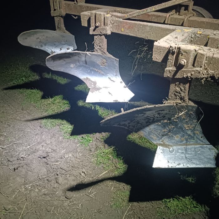 Продам плуги 3 по 25