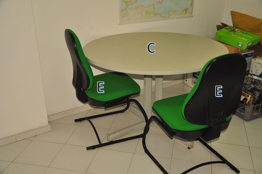 Secretárias e cadeiras escritório