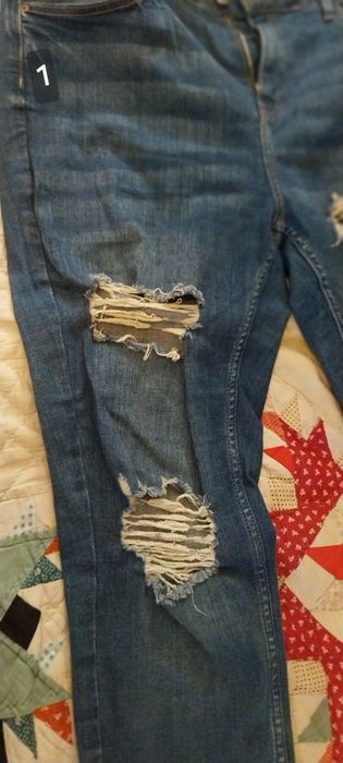 Calça ganga escura rasgada shein