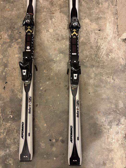 Conjunto de skis atomic+botas tamanho29