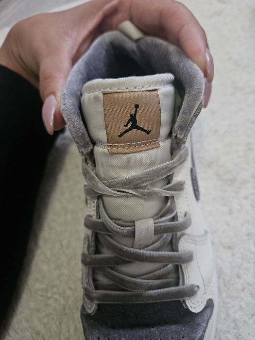 Air Jordan Mid crianca edição limitada