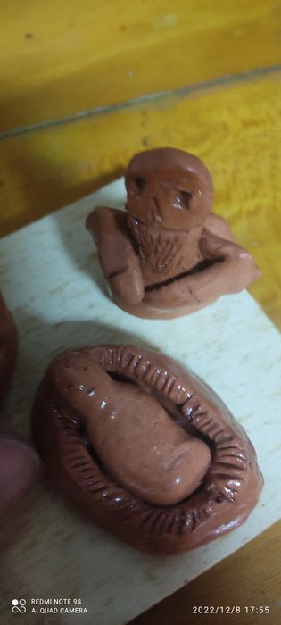 2 Presépios em barro, moldado a mão.