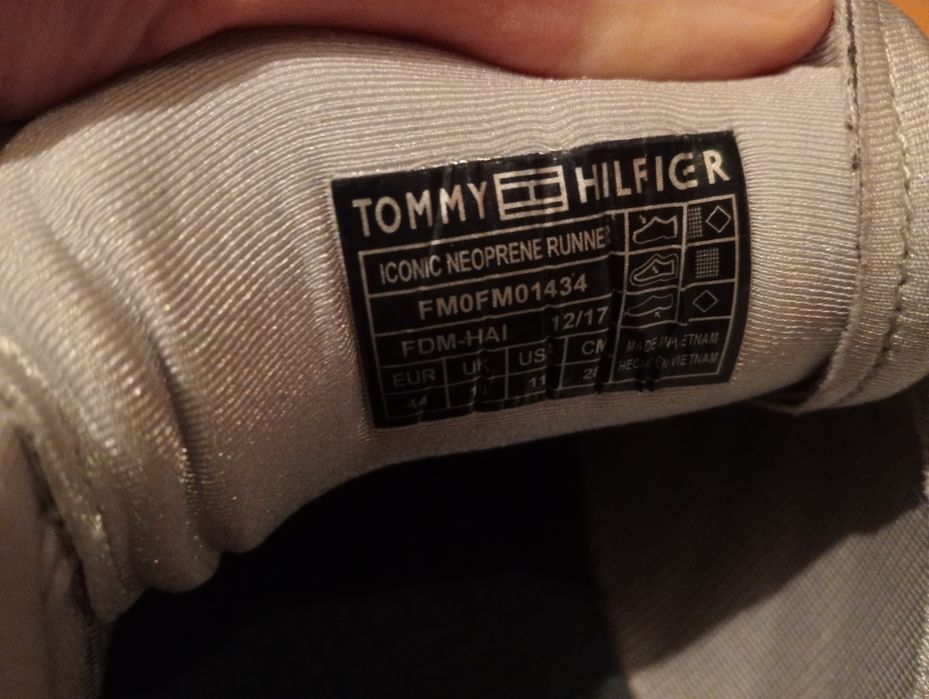 NOWE buty Tommy Hilfinger r.44