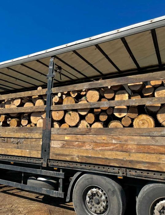 Дрова колоті, дубові кругляк, метровки – продаж і доставка.