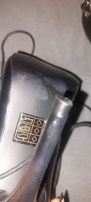 Czarne szpilki wiązane