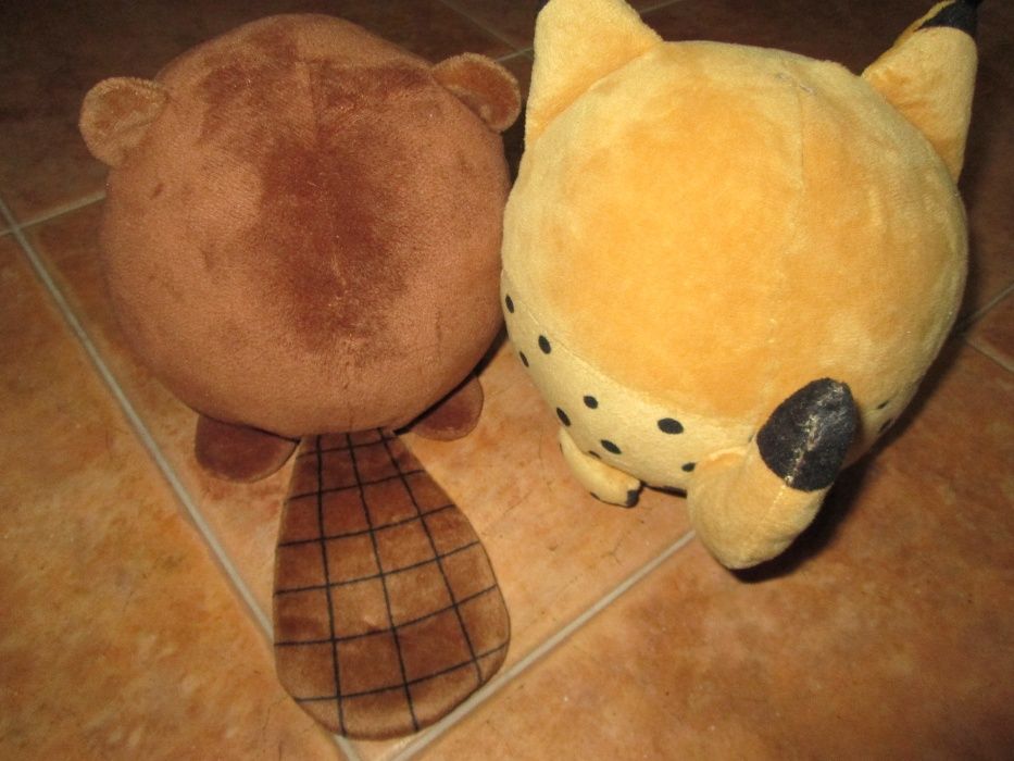 Bonecos coleccão e roupa