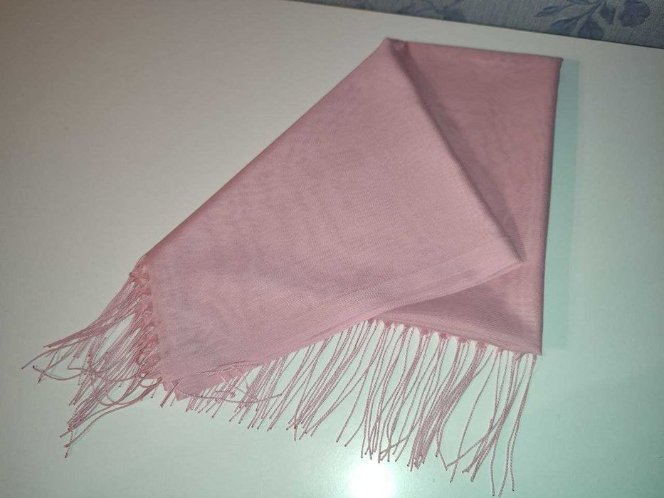 Палантін світло-рожевий, легкий, для літа.