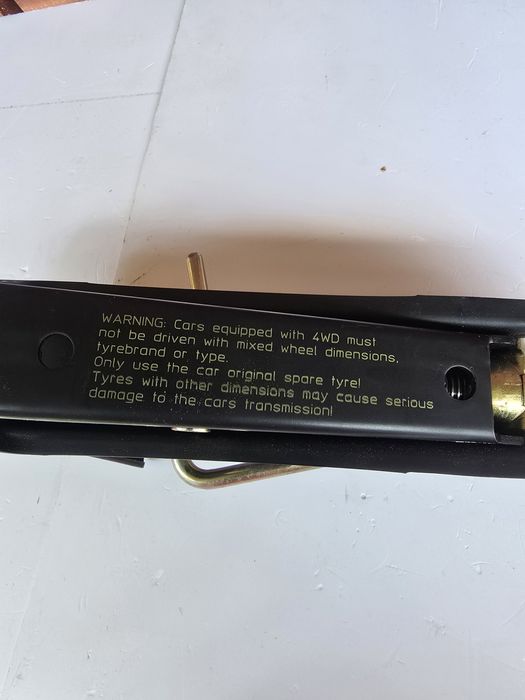 Lewarek podnośnik Volvo XC70II P2