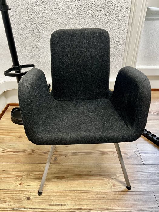 Cadeira de escritório cinzenta