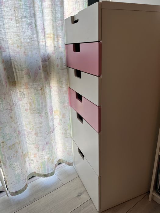 Comoda SMASTAD rosa e branca