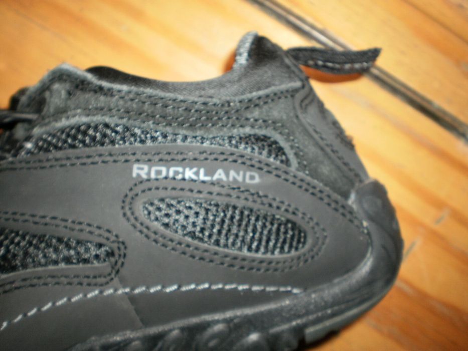 Ténis pretos, 37, unisexo, Rockland.