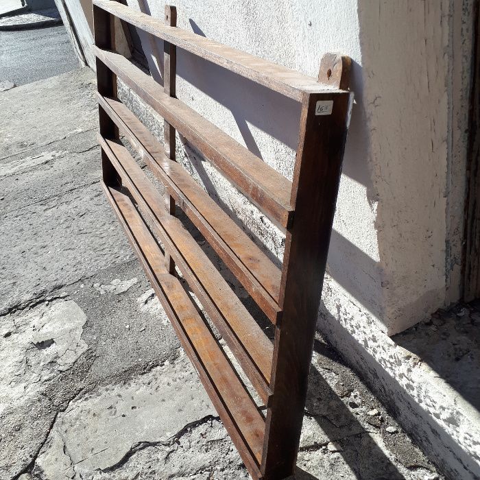 Estante / prateleira antiga para colecções ou decoração