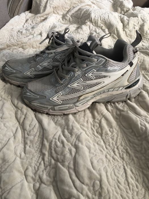 Off White Be right back