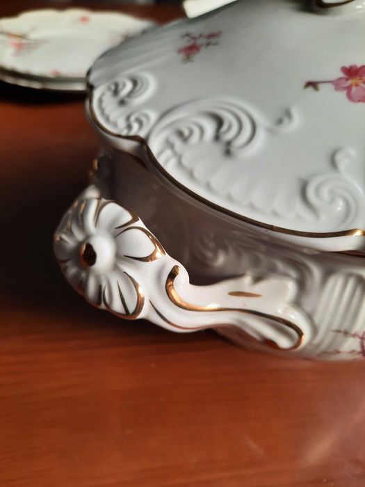 Vendo serviço de porcelana Vista Alegre de luxo muito antigo