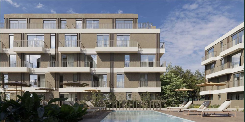 Apartamento T2 – Condomínio Fechado com Piscina – Cedência de Posição