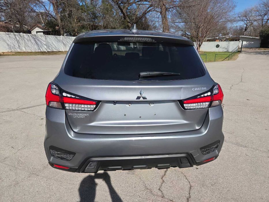 Mitsubishi Outlander Sport ES      2021