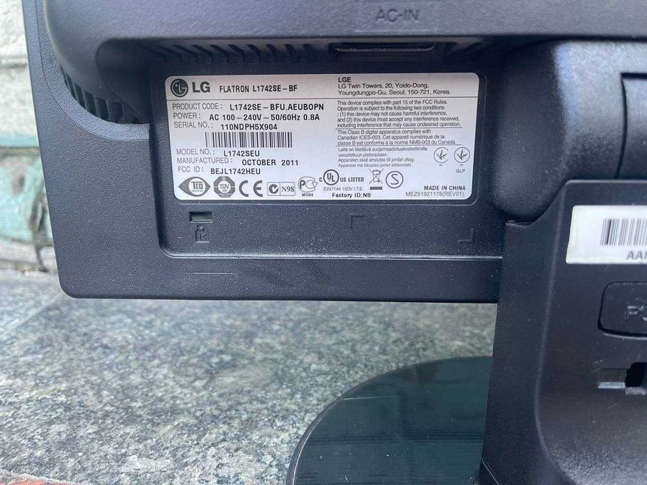 Монітор LG L1742SE (L1742SE-BF) чорний