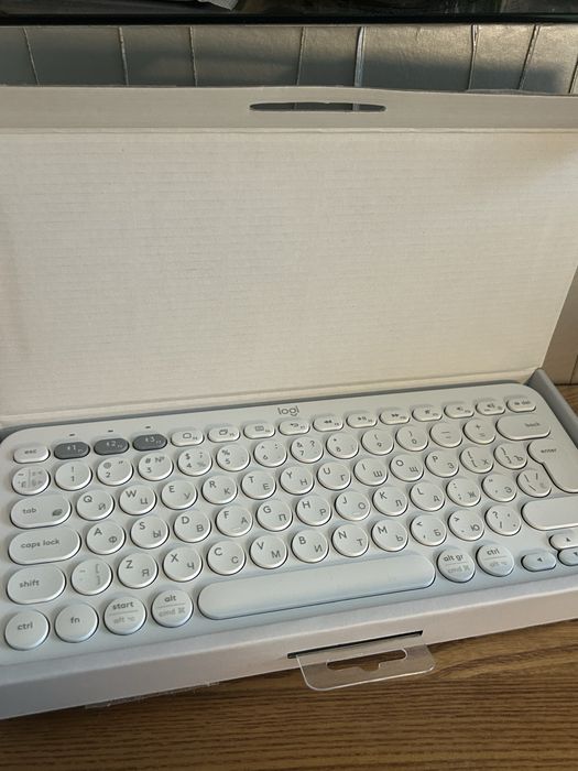 Клавiатура Logitech Multi-Device Bluethooth Keyboard K380