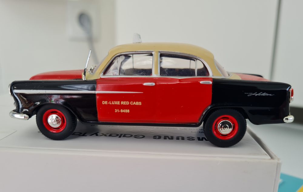 Miniatura diecast "1956 HOLDEN FE - SYDNEY". Escala: 1:43.