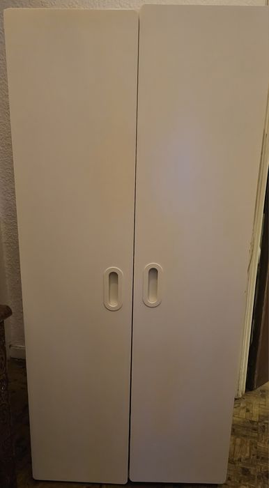 Guarda-roupa e cómoda de criança ikea