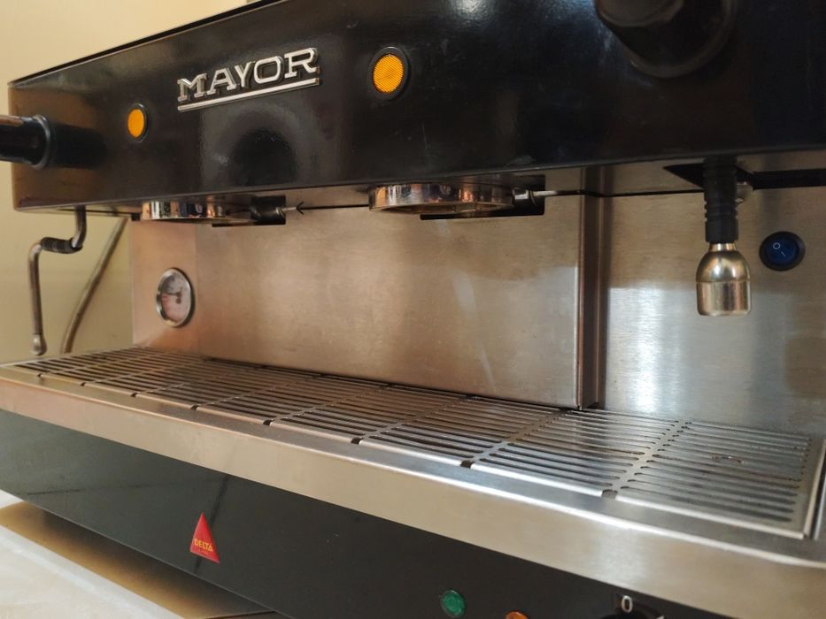 Máquina de Café Delta Mayor 2GR + Moinho Café  Rossi RR45