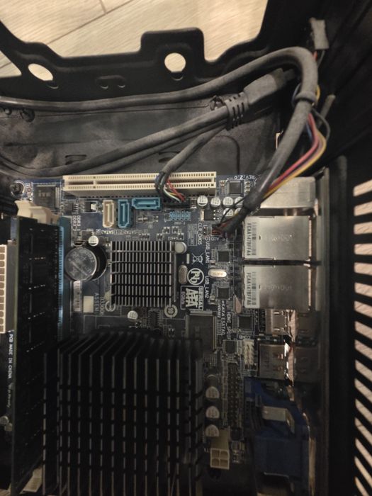 Komputer mini-itx GA-C1037UN 8GB RAM, obudowa, dual LAN