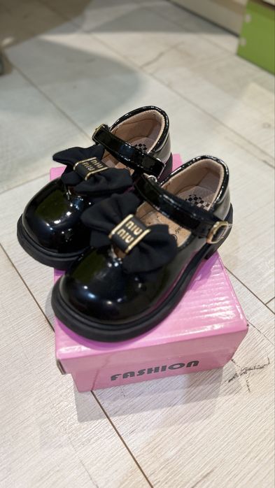 Туфельки для дівчинки