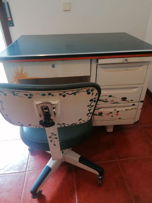 Secretaria e cadeira