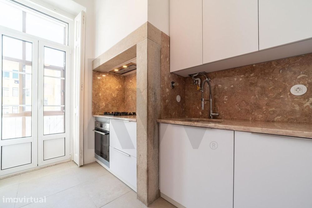 Um apartamento luminoso e elegante, no coração de Campo de Ourique.