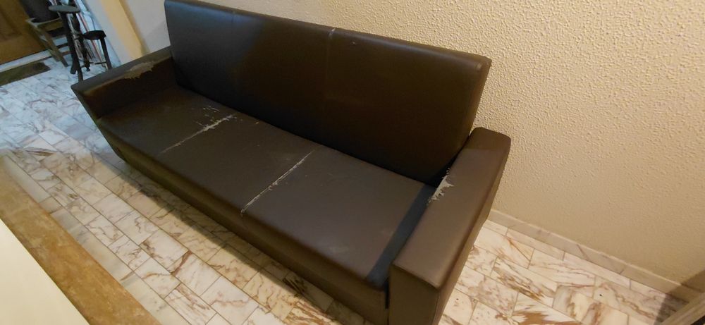 Ofereco 2 sofás usados
