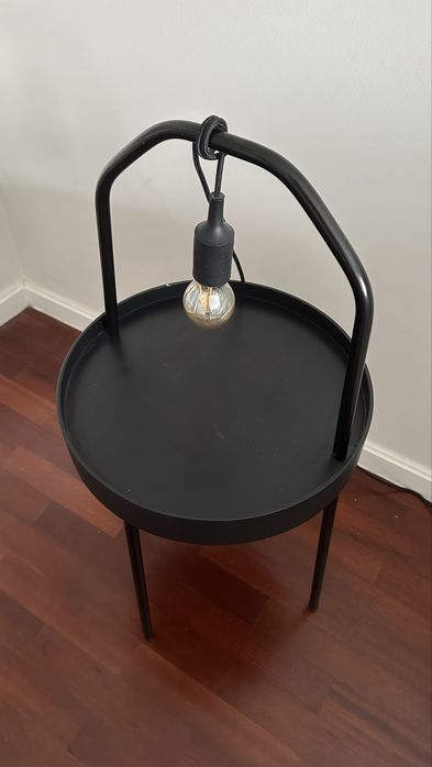 2 mesas de cabeceira com luz