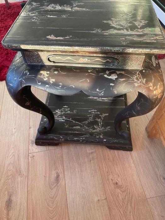 Mesa japonesa do Reino de Ryukyu com incrustacoes em madreperola com efeito tridimensional (Shibayama)